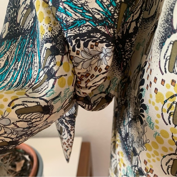 Rützou 100% Silk dress; beautiful and unusual print; ruffled front neckline - Picture 15 of 15